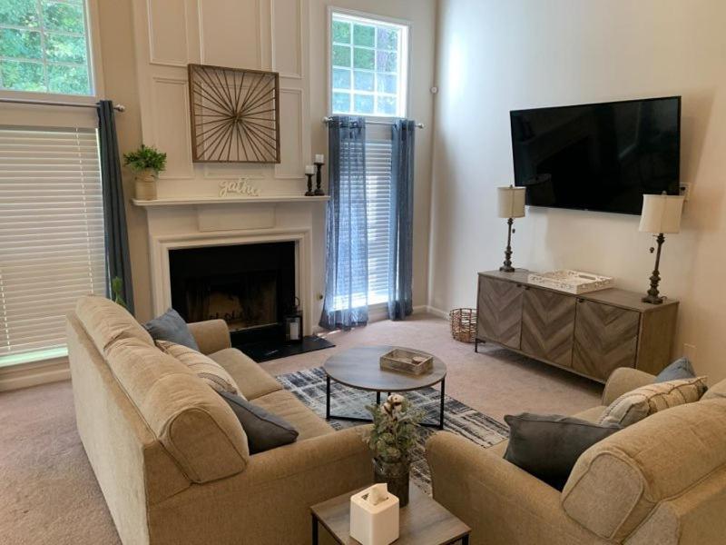 Enjoy This Amazing Home With Porch & Grill Near Dt Woodstock Exterior foto
